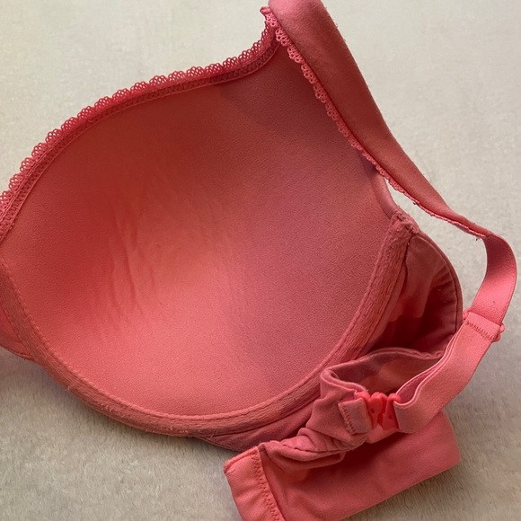 Victoria’s Secret’s -Body By Victoria Bra - Picture 5 of 9